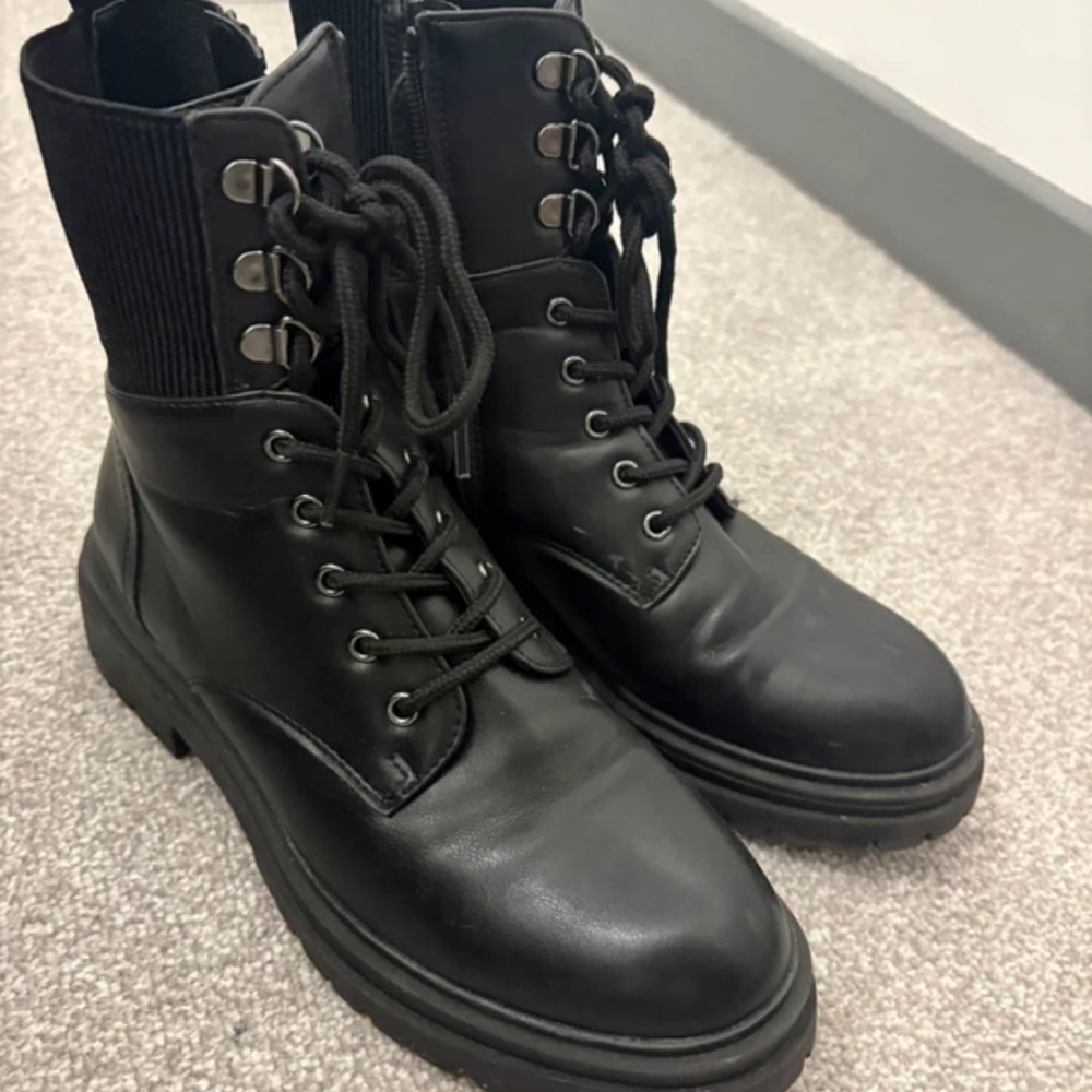 Source Unknown Black Ankle Boots